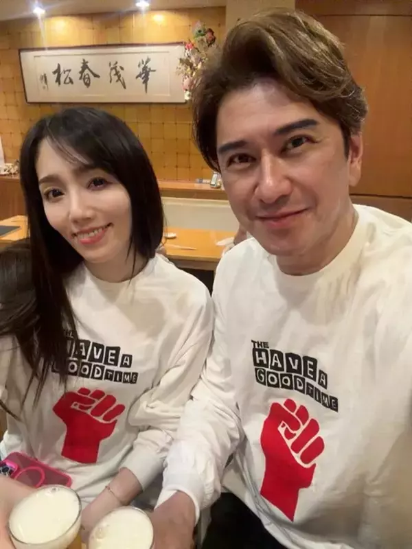 川崎麻世、妻と外出した日のお揃いコーデを公開「夫婦なんで恥ずかしくないよ」