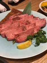 佐藤弘道、ハードな一日を終え自分へのご褒美「疲れた時は肉が食べたくなる」