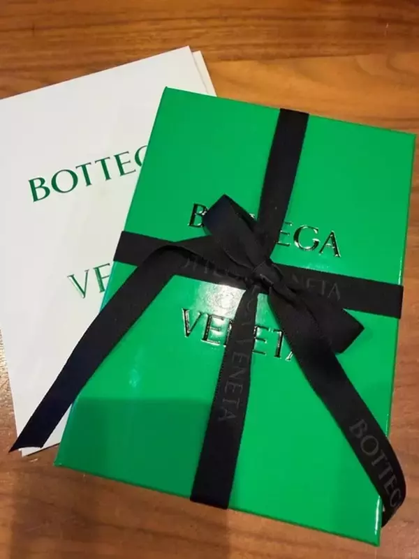 小原正子『ボッテガ・ヴェネタ』の財布を購入したことを報告「これも、ご縁かなと！」