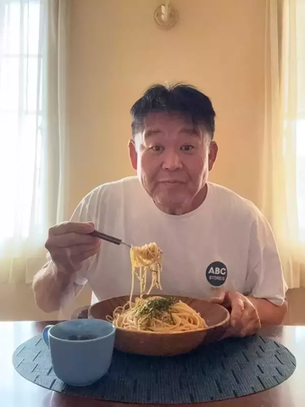 花田虎上、家族が寝ている間に作った朝食を公開「簡単にできるたらこパスタ」