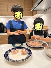 小倉優子、息子達と手作りした夕食を公開「次男と三男と焼売を作りました」