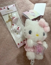 上原さくら、衝動買いしたサンリオグッズを公開「心がときめいて、本当にやめられない」