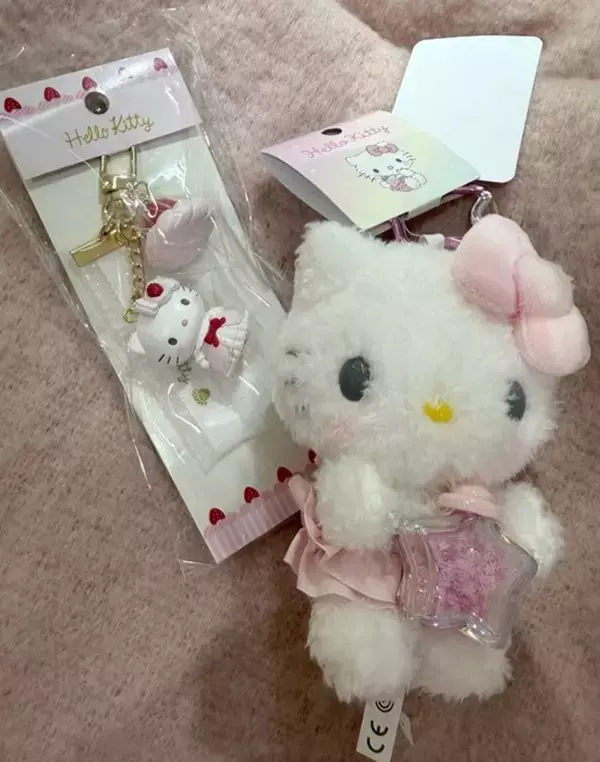 上原さくら、衝動買いしたサンリオグッズを公開「心がときめいて、本当にやめられない」