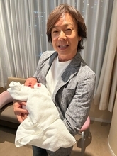 佐藤弘道、長男夫婦に第1子が誕生したことを報告「おじいちゃんになりましたぁ～」