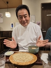 高橋英樹、暑い中行列に並び沢山食べた料理「食べたらはまりそう」「美味しそう」の声