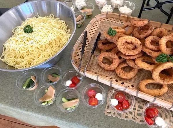 藤あや子、撮影現場の豪華なケータリングを公開「麻婆麺ピリ辛で美味しい」