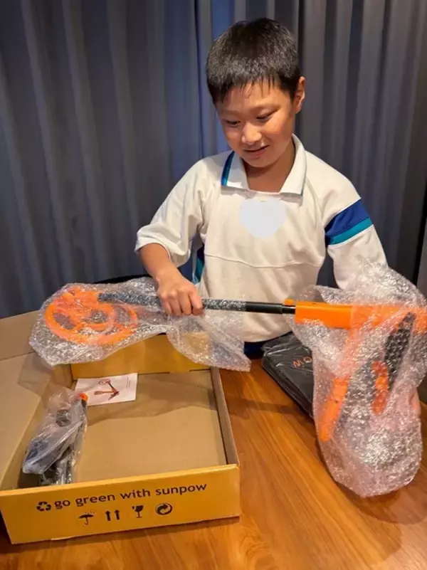 小原正子、長男へ少し早い誕生日プレゼント「誠希千が欲しがっていた金属探知機です！」