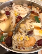 藤あや子「人気のレストラン」初めて訪れた店で薬膳鍋を堪能「このお鍋是非お勧めします」