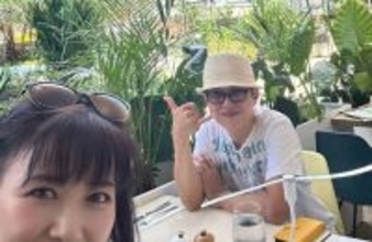 薬丸裕英、妻・石川秀美さんとハワイを満喫「まるで雲のような、ふわっと軽い口どけ」