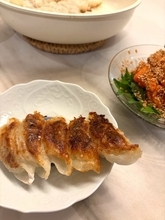 藤あや子、差し入れの餃子をフライパンのまま食卓へ「何個食べたかは記憶にございません」