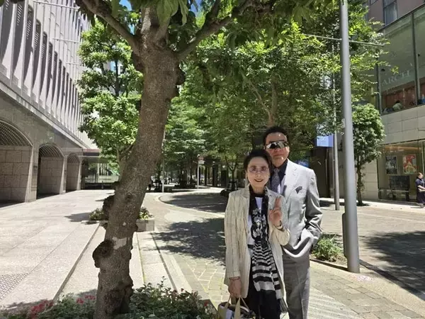 高橋英樹、妻と帝国ホテルで豪華ランチ「最高のデート日和」