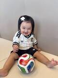 「川崎希、次女のW杯コーデを披露「かげとらが赤ちゃんのときに似ててびっくり」」の画像1
