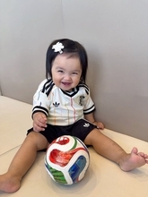 川崎希、次女のW杯コーデを披露「かげとらが赤ちゃんのときに似ててびっくり」