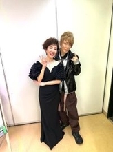 戸田恵子、植木豪の50歳を祝福し50本のバラを贈呈「頼もしいにも程がある」