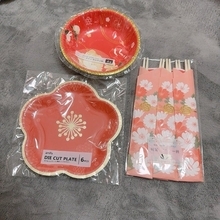 「デザインが可愛いから映える」『セリア』で購入した正月用品を公開「洗い物したくないもんね」