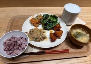 藤あや子『Cafe&Meal MUJI』で堪能したランチ「美味しくヘルシーなランチに大満足」