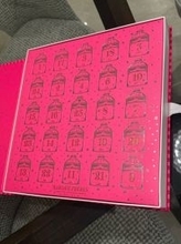 戸田恵子、貰ったアドベントカレンダーを公開「紅茶のアドベント！素敵！」