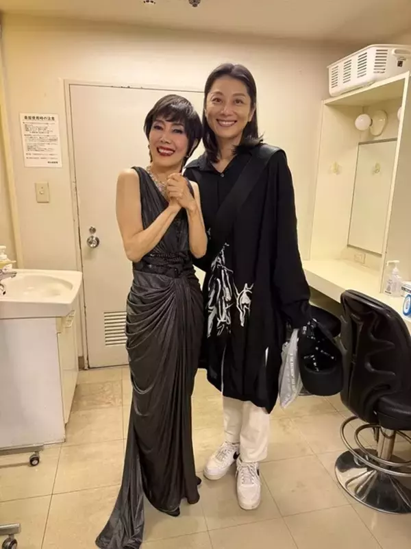 戸田恵子、小池栄子親子が自身の舞台を観劇し涙「親子で目を赤くしてました」