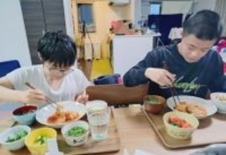 山田花子、次男が9個も完食した夕食メニュー「給食と同じ味がする！」