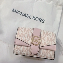 アウトレットで購入した財布の会計金額に驚き「33000円が8250円でした」