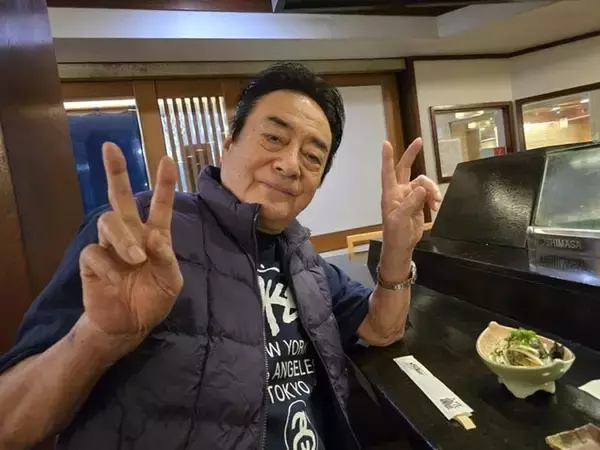 高橋英樹、ワイキキの和食店で豪華ディナーを堪能「チョ～旨い」