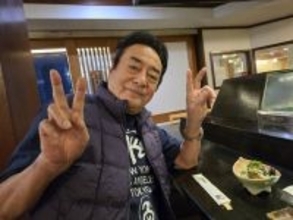 高橋英樹、ワイキキの和食店で豪華ディナーを堪能「チョ～旨い」