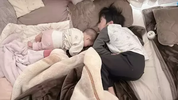 辻希美、夜泣きした次女に寄り添う三男の姿を公開「可愛すぎた」