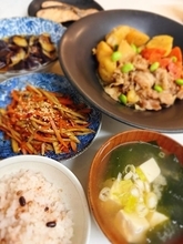 細川直美、品数豊富な和食の夕食を公開「今日こそ、しゃぶしゃぶや、お鍋の日でしたね～」
