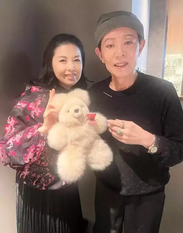 藤あや子、美川憲一の復帰祝いを報告「美しく元気な美川さんに再会できて嬉しかった」