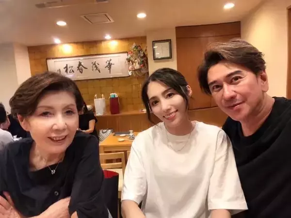 川崎麻世、妻や義母と寿司を満喫「以前より絆が深まり良い家族になれたと思います」