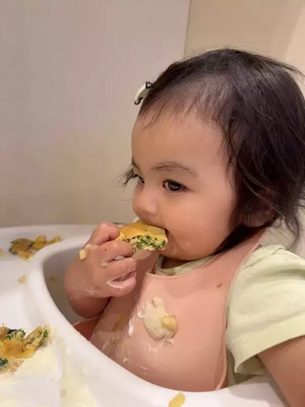 川崎希、次女に作ったパンケーキの離乳食「ヨーグルトにつけながら食べてたよ」