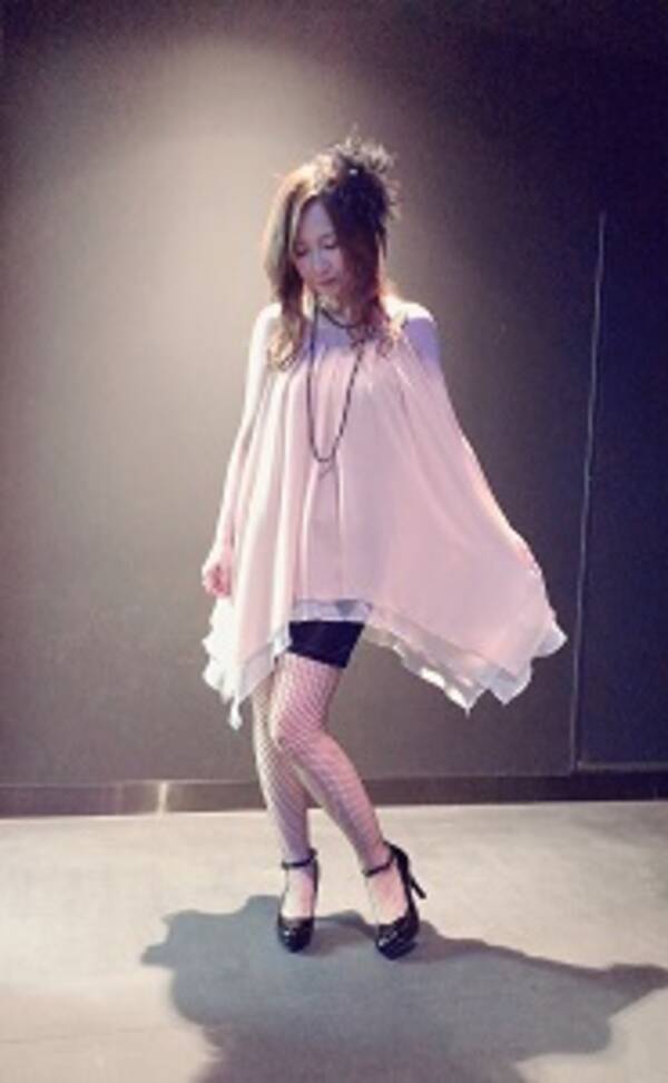 森口博子 久しぶりのミニスカート姿を披露 美脚 色っぽい の声 年11月28日 エキサイトニュース