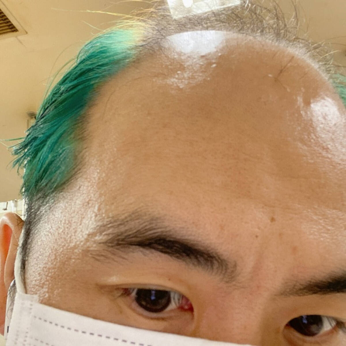 トレエン斎藤 緑色にチェンジした髪を公開 青にしたかったのに 21年2月1日 エキサイトニュース