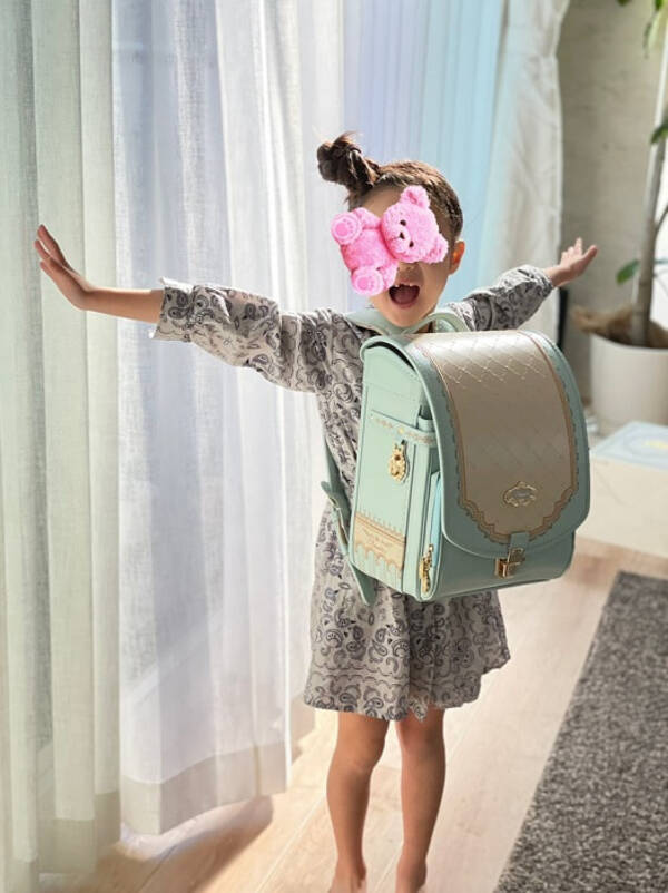 蛯原英里 娘のランドセルが届き大興奮 可愛い オシャレ の声 21年3月9日 エキサイトニュース