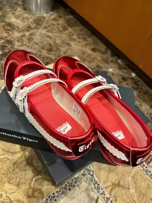 堀ちえみ、ハマっているスニーカーを色違いで購入「赤も買ってしまいました！」