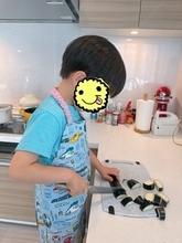 小倉優子、三男が大人用の包丁でカレー作りに挑戦「包丁はドキドキしますね」