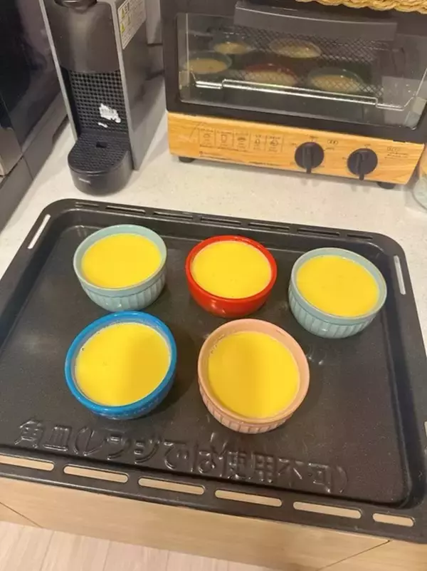 小倉優子、三男と一緒に作ったプリンを長男が絶賛「蒸し焼きにしました」
