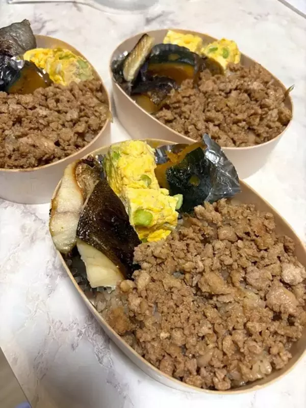 藤あや子、秋田名物をオマージュした手作り弁当公開「秋田でよく頂く鶏めしを」