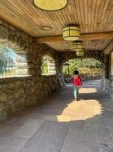 料理研究家・桜井奈々、混雑するTDLで穴場を発見「リフレッシュ空間発見しました」