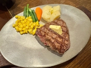 薬丸裕英、沖縄で1番好きなステーキを絶賛「柔らかさも旨みも別格」