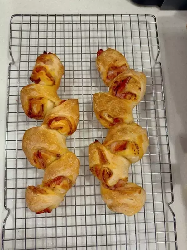 小倉優子、子ども達が大好きなパンを手作りしたことを報告「ハマりそうな予感です」