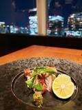 「藤あや子、42階からの絶景を前にディナーを満喫「身体に優しいものばかりで大満足」」の画像1