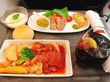 「渡辺美奈代、韓国から帰国する際に堪能した機内食「メインはチキンです！」」の画像1