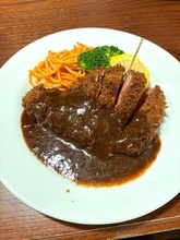藤あや子、神戸の老舗洋食店を絶賛「柔らかくてジューシーで美味しい」