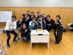川崎麻世、近藤真彦らと西村知美の誕生日を祝福「マッチが何やらまた企んでた」