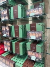 川崎希、ハワイで大好きなスイーツを購入「たくさんおまけをもらえてラッキー」