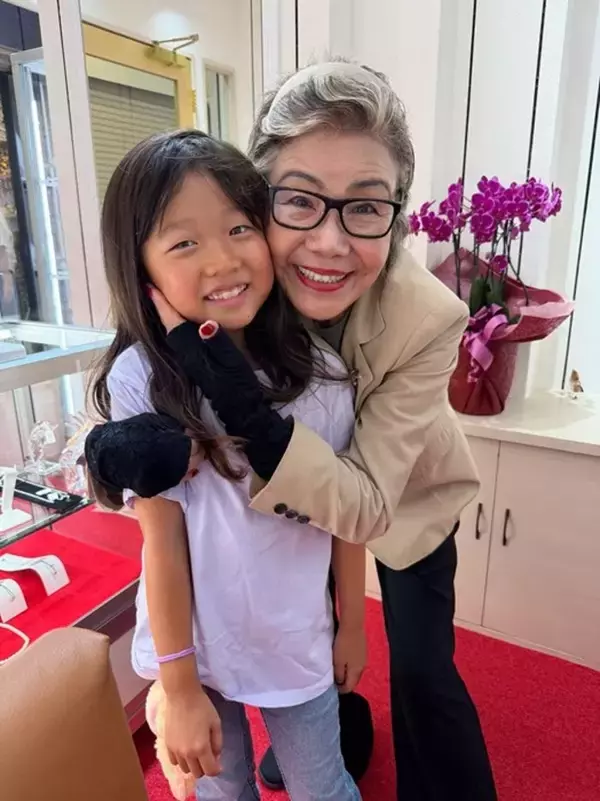 小原正子、長女が兄や祖母から溺愛されている様子を公開「心底愛されています」