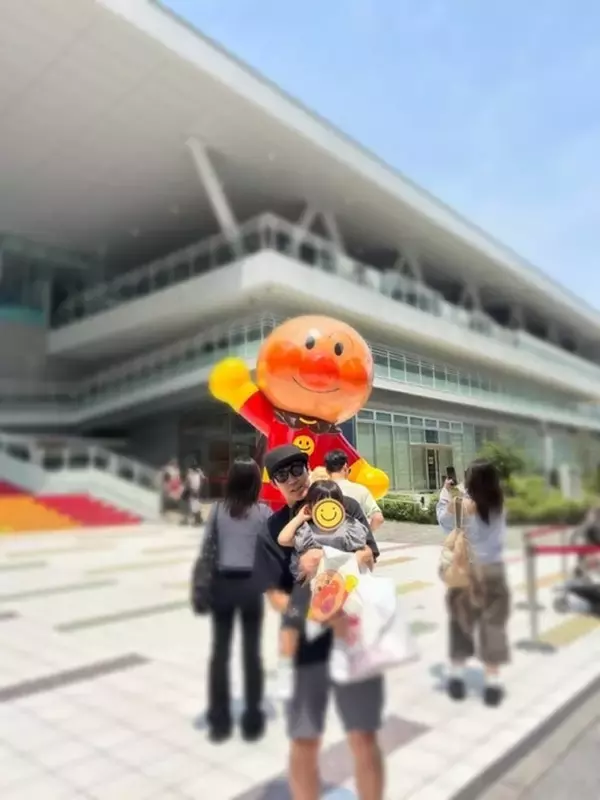 東MAX、妻・安めぐみ＆次女と外出したことを報告「ぎゅっと抱きしめてくる」
