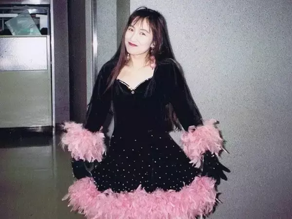 森口博子、20代前半のお気に入り写真を公開し朝の悩みを告白「びっくらポンよ」