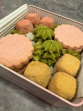 堀ちえみ、スタバで購入したクッキー缶を子ども達と堪能「ホント別腹です」